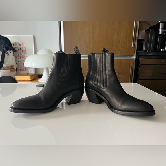 Gorgeous FREE LANCE Paris Chelsea boots size 8 - retail $1299 as new - Picture 11 of 16